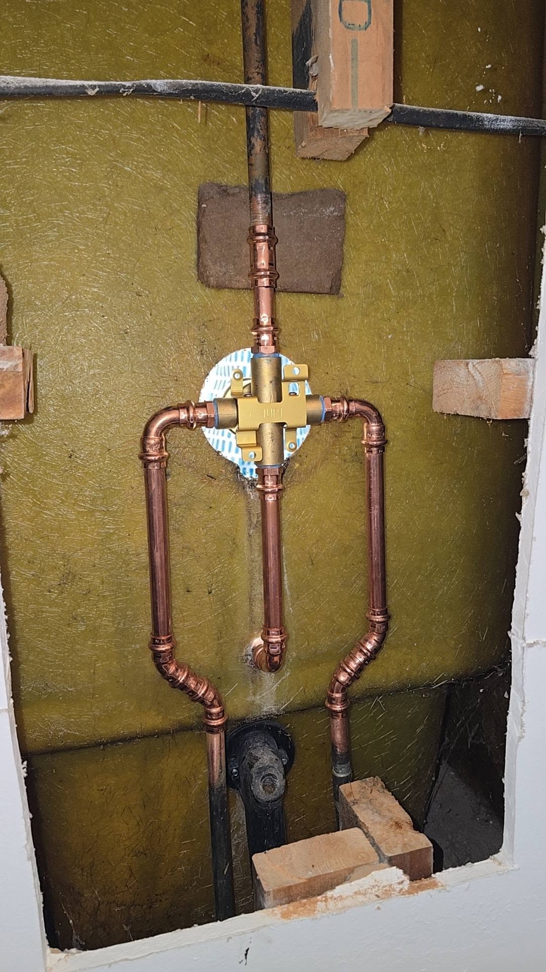 New tub and shower valve body with copper supply lines in an open wall