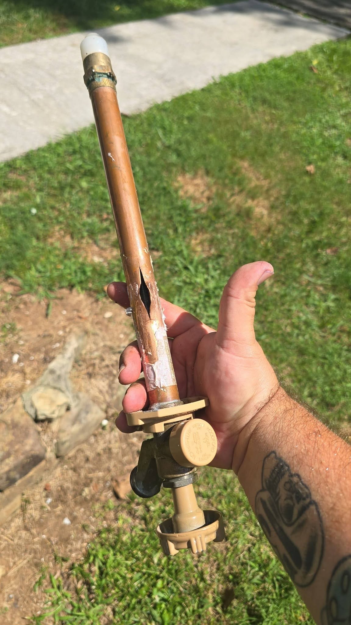 A broken outdoor spigot before repair